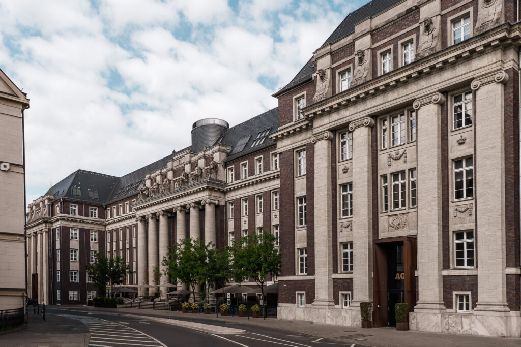 The facade of Hotel THE WELLEM Düsseldorf
