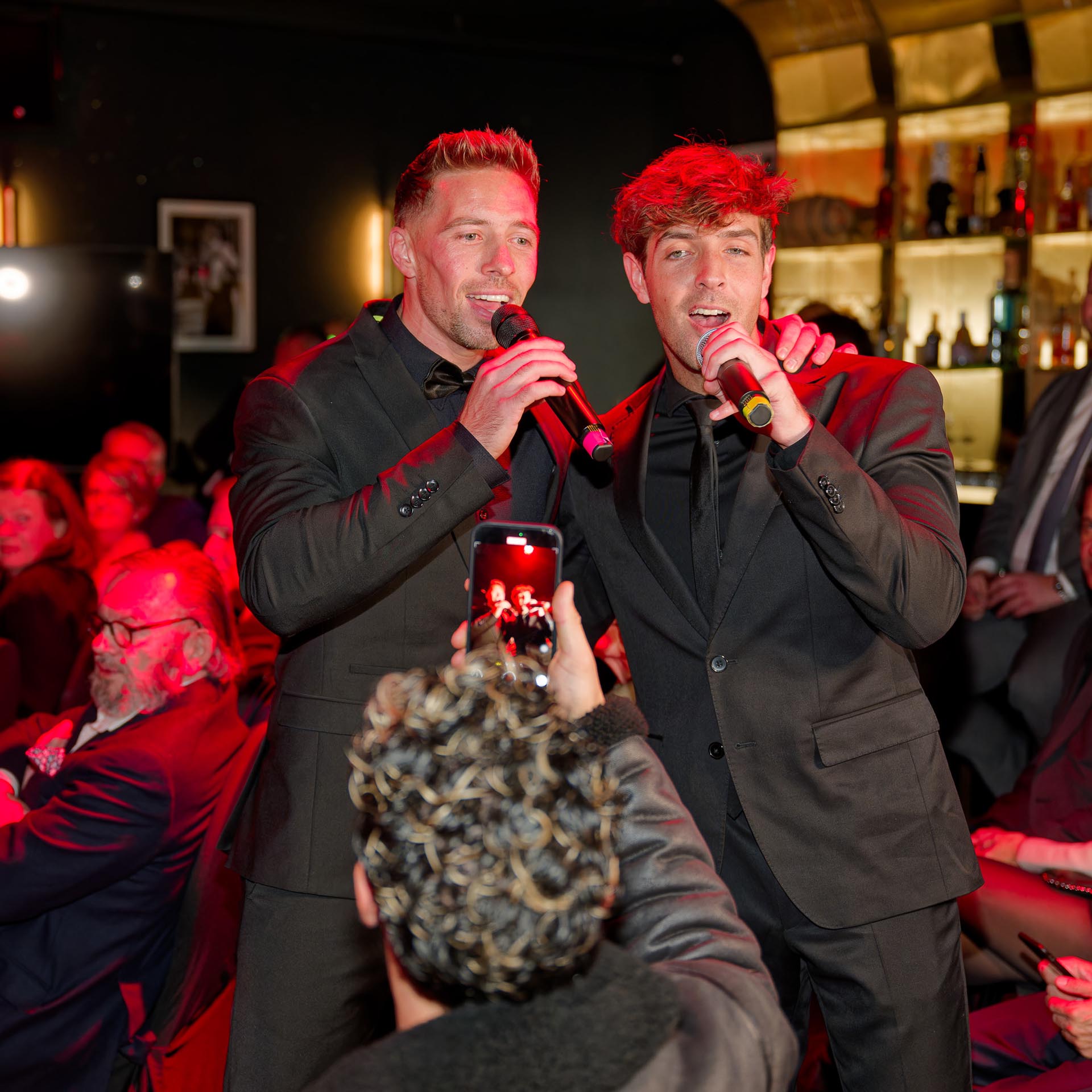 Christmas Charity Club Concert 4.0 zugunsten von RTL wir helfen Kindern mit Mark Keller und Aaron Keller im Andreas Quartier in Düsseldorf am 3 Dezember 2024